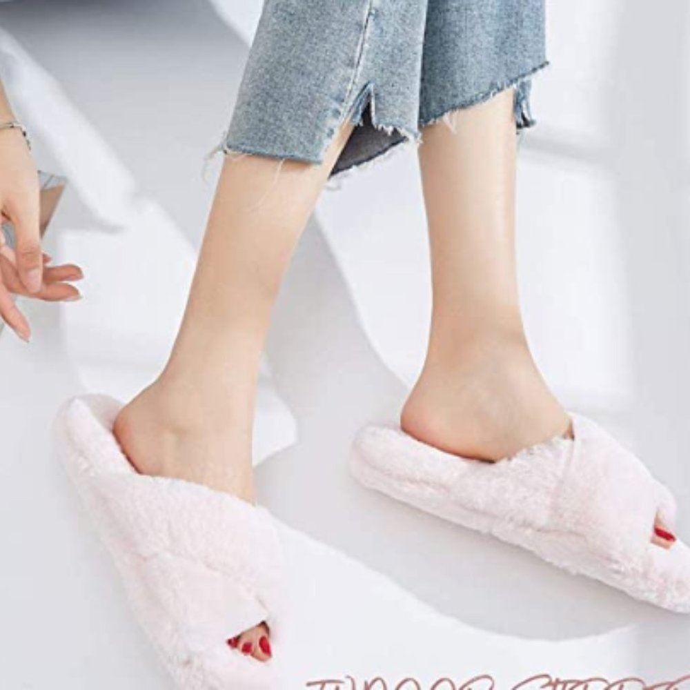 Beautiful Fluffy Women Slippers - Non slip!